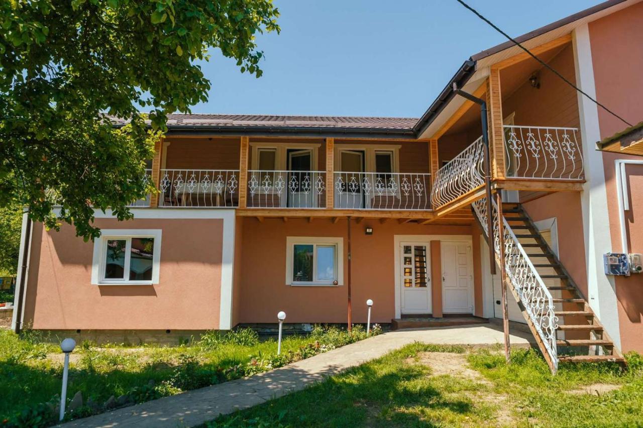 Під Соснами Hotel Krivorovnya Exterior photo